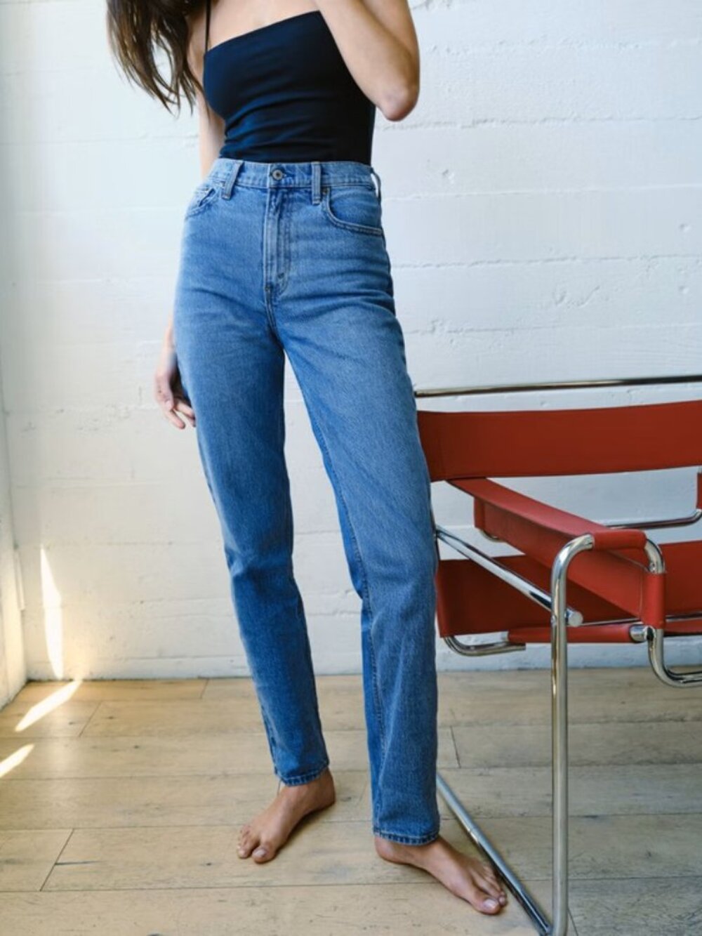 Abercrombie Ultra High Rise 90s Straight Jean in Medium